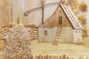 Slike i predmeti od slame izloženi u Gerontološkom klubu Centar 1