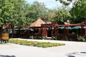 Vodimo vas na Dan zaljubljenih u Malu gostionu