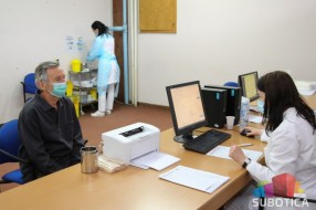 Prepodne "Sinofarm", popodne "Sputnjik V" - revakcinacija "Fajzerom" od sutra