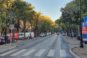 Postavlja se novogodišnja svetlosna dekoracija, zasvetleće 5. decembra