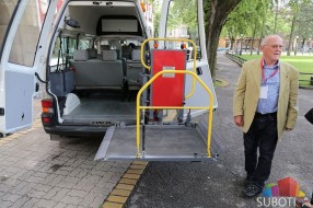 Donirano specijalno vozilo namenjeno za prevoz osoba sa invaliditetom