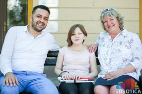 Ostvaren Danijelin san – slepa devojka dobila kuću u gradu!
