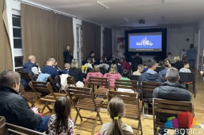 Roditelji i mališani pokazali veliko srce - na humanitarnoj projekciji prikupljeno skoro 18.000 dinara