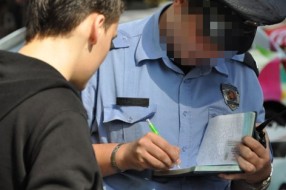 Lažni policajac "kažnjavao" građane na ulici