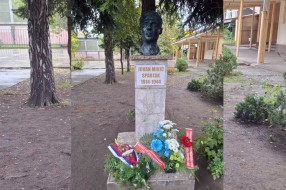 Položeni venci na bistu Jovanu Mikiću Spartaku