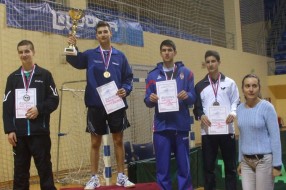 Stonoteniseri Spartaka (juniori i seniori) učestvovali na turnirima u Smederevu i Bečeju