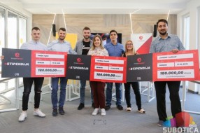 IT kompanija dodelila tri stipendije studentima VTŠ-a