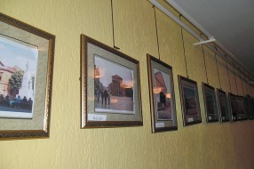 U Gerontološkom klubu „Bajnat“ otvorena izložba „Kako je nestajalo pozorište“