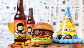 Drugi rođendan Burger bara "Fabrika"