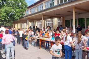 Osnovci iz "Mikića" prikupili više od pola miliona za Mirjanu!