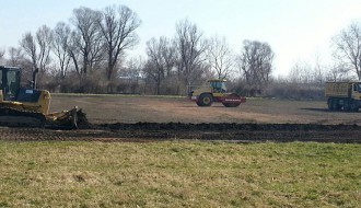 Na Gradskom stadionu počelo uređivanje pomoćnog terena sa veštačkom travom