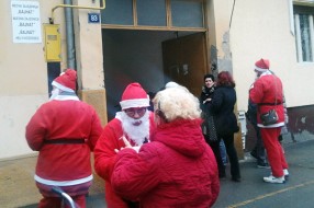 Deda Mrazovi u Bajnatu