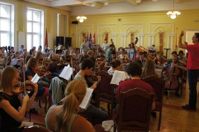 Nastup simfonijskog orkestra "Odeon" u centru grada