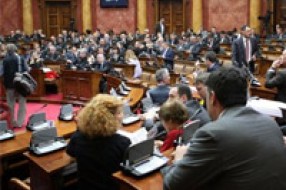 Manje poslanika jeftinija država