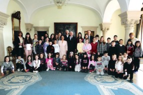 Učenici OŠ "Miloš Crnjanski" posetili Beli dvor, Hram Svetog Save i "Marakanu"