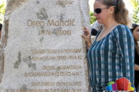 Otkriven spomenik alpinisti Drenu Mandiću