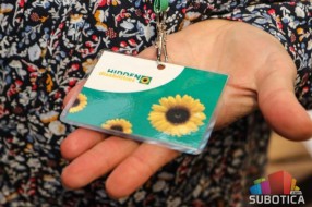 Trake sa suncokretom za veću vidljivost i podršku osoba sa nevidljivim invaliditetom