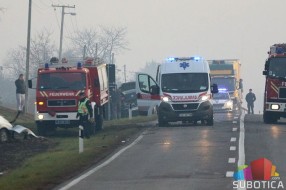 Dve osobe lakše povređene u saobraćajnim nezgodama, vatrogasci intervenisali 14 puta