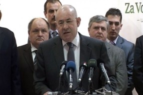 SVM na izbore izlazi samostalno