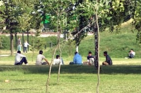 Izbeglice iz arapskih zemalja logoruju na groblju