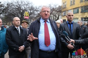 Vojislav Šešelj razgovarao sa građanima Subotice