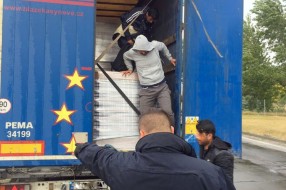 Carinici sprečili ilegalne prelaske granice u tri navrata