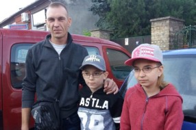 Samohrani otac na dvonedeljnu vojnu vežbu poveo i decu