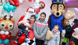 Grupa "Naše malo nekome je sve" darivala paketiće našim najmlađima i proslavila četiri godine rada