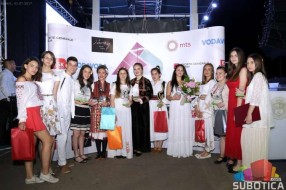 Festival „Glas anđela“ večeras otvara predstava "Art", sutra takmičenje u etno pevanju