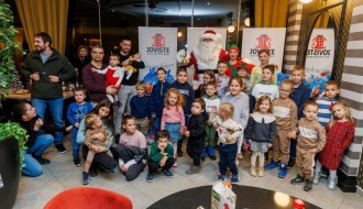 Deda Mraz kompanije "Joviste" uručio mališanima paketiće