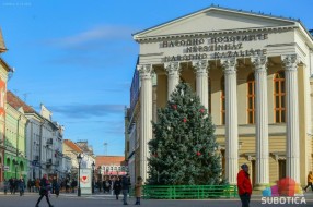 Dnevne žurke, doček u restoranima i fantastičan program na Trgu mame i Subotičane i turiste