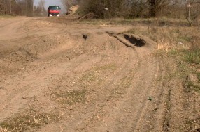 Stanovnici Čordaškog puta muku muče sa teškim kamionima
