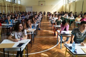 Osmaci polažu malu maturu, danas rešavali test iz maternjeg jezika