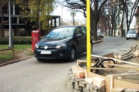 Ponovo rampa na parkingu kod Otvorenog univerziteta