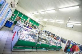 Meso na pijacama se prodaje iz rashladnih vitrina i čuva na tačno određenoj temperaturi