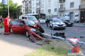 Povređeni trinaestogodišnjak na kojeg je pao semafor životno ugrožen