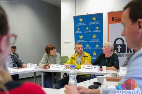Održan okrugli sto "Ko brani branitelje"