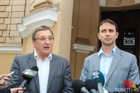 Bolesnoj devojčici drugari pripremaju predstavu za povratak u školu