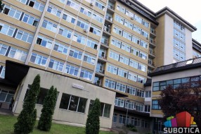 Bolnica prostorno i osobljem razdvojena na crvenu i zelenu zonu