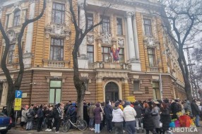 Roditeljski sastanci u Gimnaziji „Svetozar Marković“ zbog zabrinutosti oko završetka školske godine