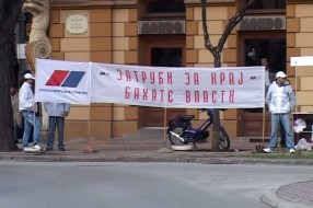 SNS: “Zatrubi za kraj bahate vlasti”