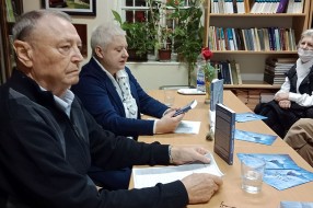 Promovisan roman Milana Uzelca "Četvrti putnik" -  svedočenje preživelog logoraša iz Aušvica