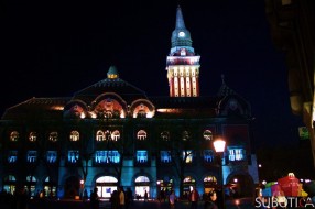 Gradska kuća u plavoj boji