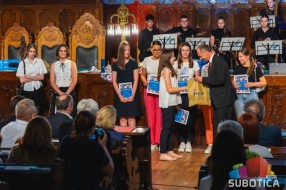 Nagrađeni najuspešniji učenici u nastavi na hrvatskom jeziku