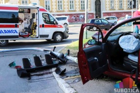 Teško alkoholisan, bez vozačke dozvole izazvao saobraćajnu nezgodu - oduzet mu automobil
