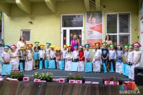 Predstavom i emocijama ispratili još jednu generaciju predškolaca u PU „Mali talenti“