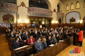 Usvojena Odluka o ukidanju 215 radnih mesta u javnom sektoru, kao i izveštaj o realizaciji budžeta