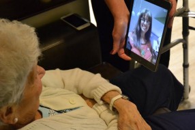 Gerontološki uveo video pozive za kontakte korisnika domova i rodbine
