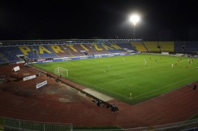 Spartak na Partizan pred praznim tribinama stadiona JNA