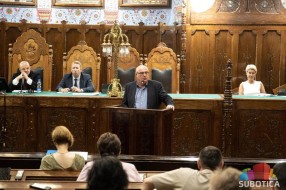 Burno u Skupštini grada: Saveti mesnih zajednica nastavljaju sa radom